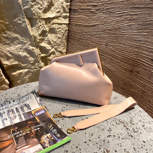 펜디 퍼스트 미디엄 클러치백 숄더백 8BP127 핑크