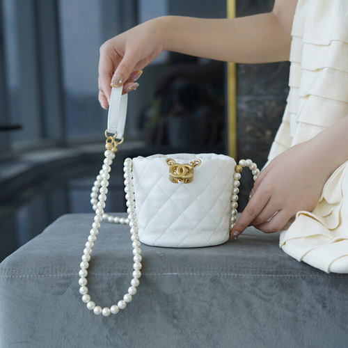  샤넬 진주 체인백 AS2129 화이트