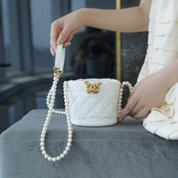  샤넬 진주 체인백 AS2129 화이트