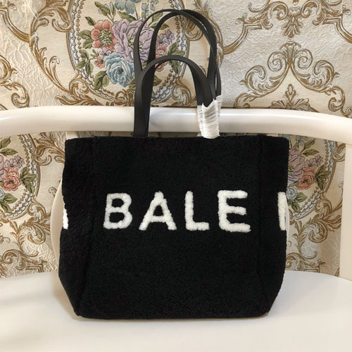 발렌시아가 신상 숄더백 367B98 양모 블랙