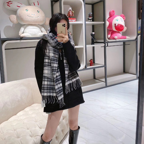 발렌시아가 신상 스카프  Balen350