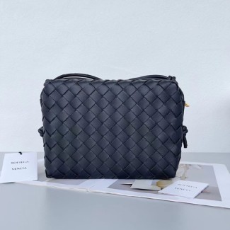 보테가 스몰 루프 카메라 백 V6600-8