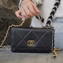  샤넬 19 빅 퀼팅 CC WOC 체인백 AP0957 블랙 금장