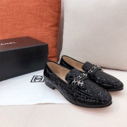 샤넬 신상 로퍼 G34305 에나멜 블랙