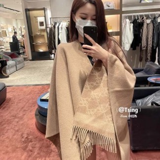 펜디 신상 스카프 FD70245