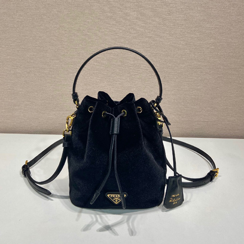 프라다 스웨이트 버킷백 1BE067