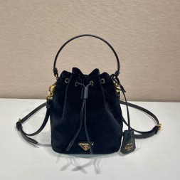 프라다 스웨이트 버킷백 1BE067