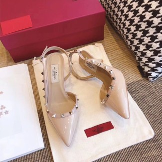 발렌티노 락스터드 슬링백 펌프스 SW2S0H14 베이지