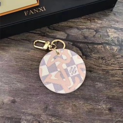 루이비통 일뤼스트레 타이티엔느 백 참 & 키 홀더 M61943