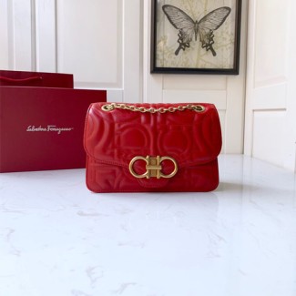 페레가모 퀼팅 플랩백 21H168 레드