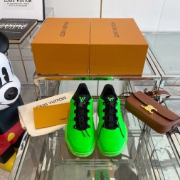 루이비통 남성용 스니커즈  M0410-5