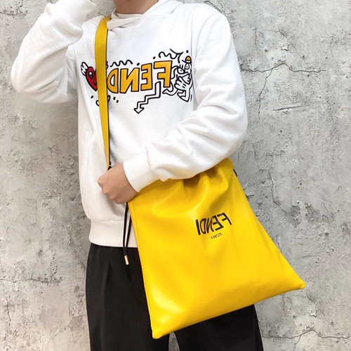 펜디 신상 남여공용 가죽 크로스백 95F8366 라지 옐로우