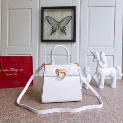 페레가모 켈리백 스몰 21E887 화이트