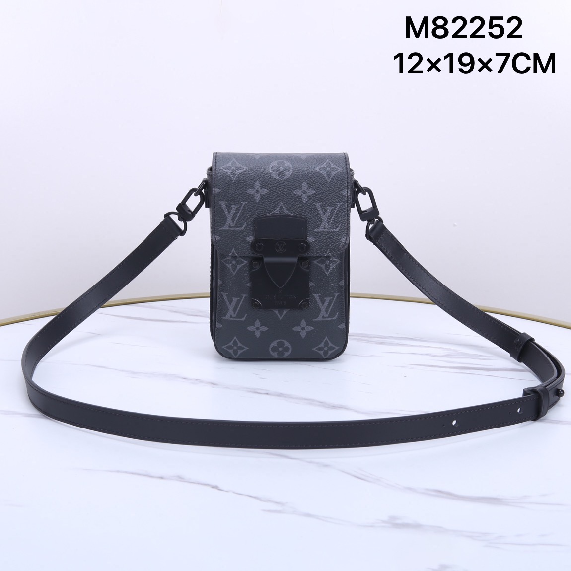 루이비통 S락 버티컬 웨어러블 월릿 크로스백 M82252