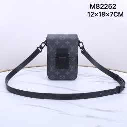 루이비통 S락 버티컬 웨어러블 월릿 크로스백 M82252