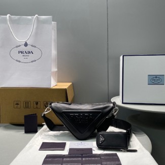 프라다 트라이앵글 숄더 백 1BH190 블랙