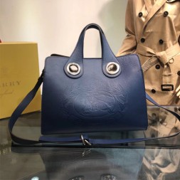 버버리 가죽 크레스트 그로밋 토트백 40799901 네이비