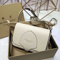 버버리 디태처블 스트랩 이퀘스트리안 쉴드 가죽 크로스백 40734131 화이트