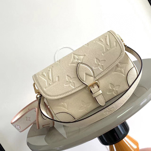 루이비통 다이엔 사첼백 M46386 크림