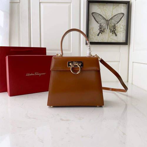 페레가모 켈리백 미듐 21E888 브라운