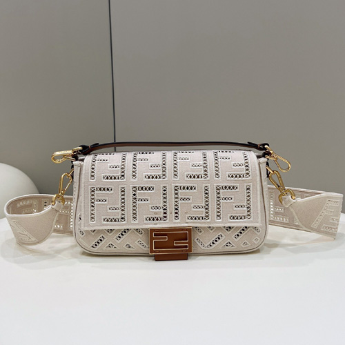 펜디 자수 캔버스 미듐 바게트백 8BR602 아이보리