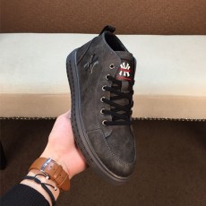 구찌 남성용 신상 스니커즈 620274