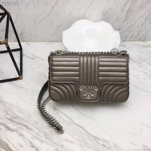 프라다 신상 체인 크로스백 1BD108 그레이