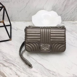 프라다 신상 체인 크로스백 1BD108 그레이