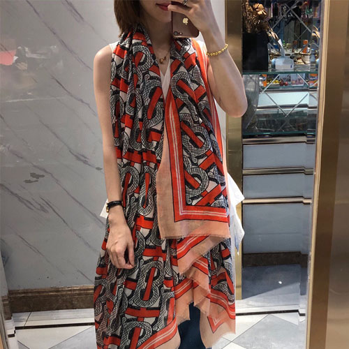 버버리 신상 스카프 BB3631