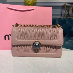 미우미우 신상 솔리테어 마테라세  숄더백 5BD130 핑크