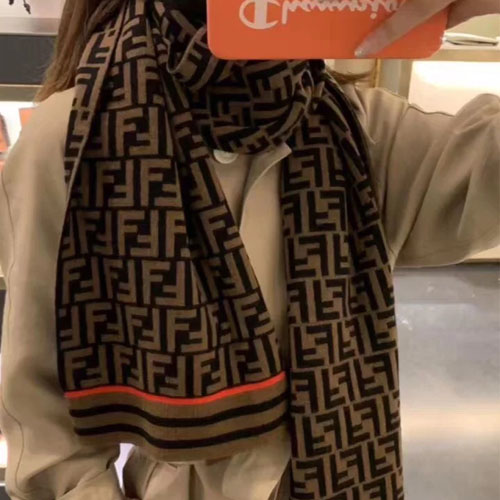 펜디 신상 스카프 FD70217