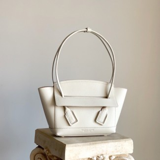 보테가 프렌치 카프스킨 아르코 33 백 580725 화이트