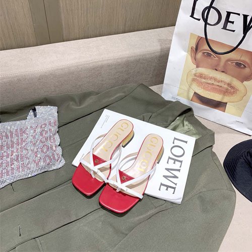 구찌 T-스트랩 가죽 샌들 609442