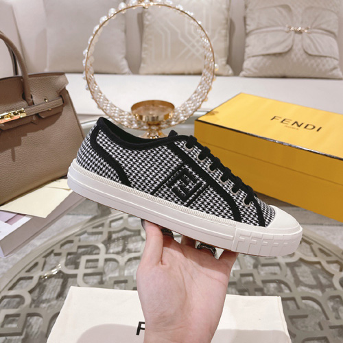 펜디 남여공용 스니커즈 FD46224-1