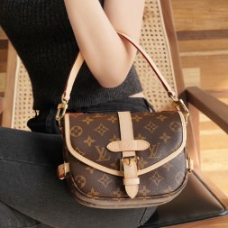 [ VVIP ] 루이비통 소뮈르 BB 숄더백 M46740