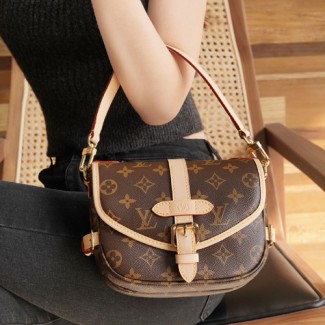 [ VVIP ] 루이비통 소뮈르 BB 숄더백 M46740