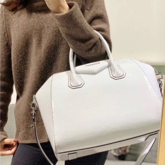 지방시 안티고나 라지 숄더백 9553109 에나멜 화이트