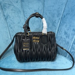 미우미우 마틀라세 나파 핸드백 5BA259-4