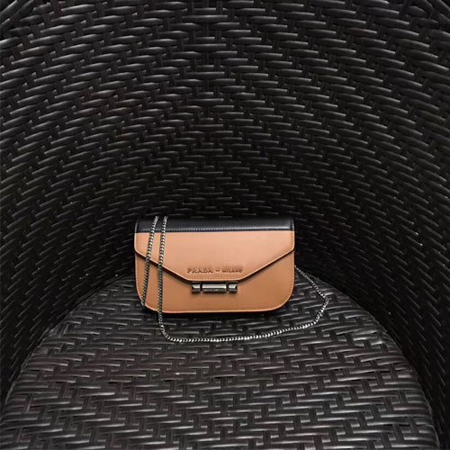 프라다 시빌 체인 숄더백 1DH011 브라운