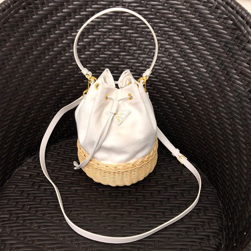 프라다 라탄 버킷백 1BH115 화이트