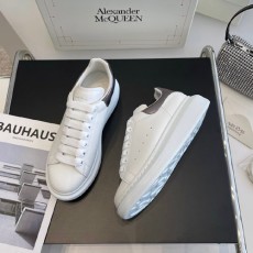 알렉산더 맥퀸  남여공용 스니커즈  586434-12