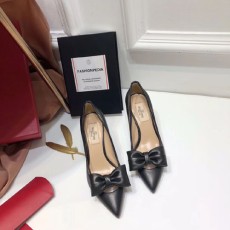 발렌티노 여성용 신상 펌프스 NW50059 블랙