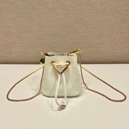 프라다 페이턴트 미니 파우치 1NR016-1