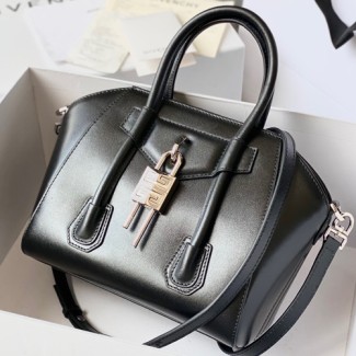 지방시 복스가죽 미니 안티고나 락백 BB057-5