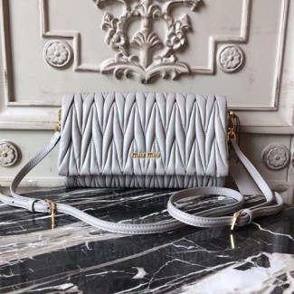 미우미우 마테라세 미니 크로스백 5BH080 그레이