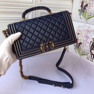 샤넬 신상 보이 플랩백 A67086 램스킨 네이비