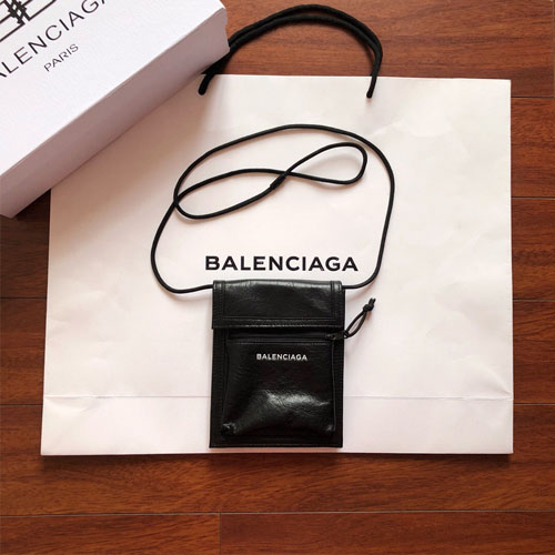 발렌시아가 익스플로러 파우치 스트랩 백  936801 블랙