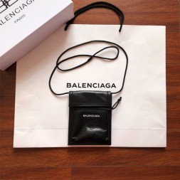 발렌시아가 익스플로러 파우치 스트랩 백  936801 블랙