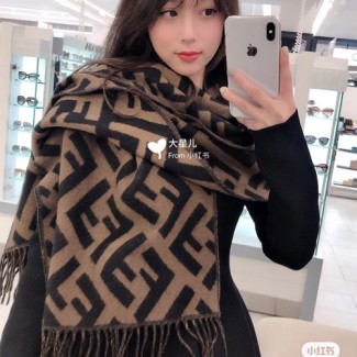 펜디 신상 스카프 FD70205