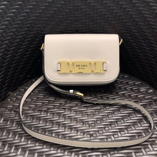 프라다 로고 메탈 버클 플랩백 1BD244 화이트